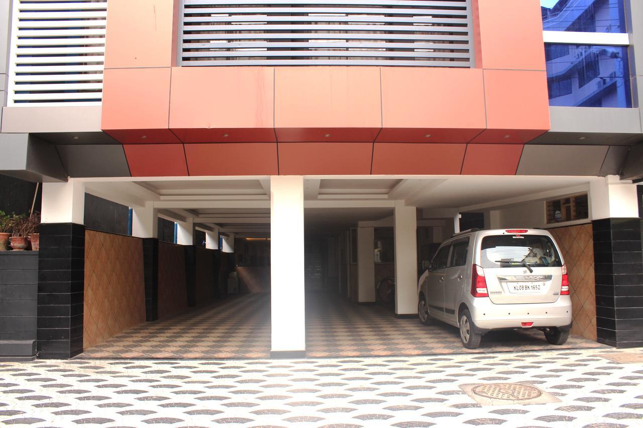 Hotel Sukhvas Thiruvananthapuram ภายนอก รูปภาพ