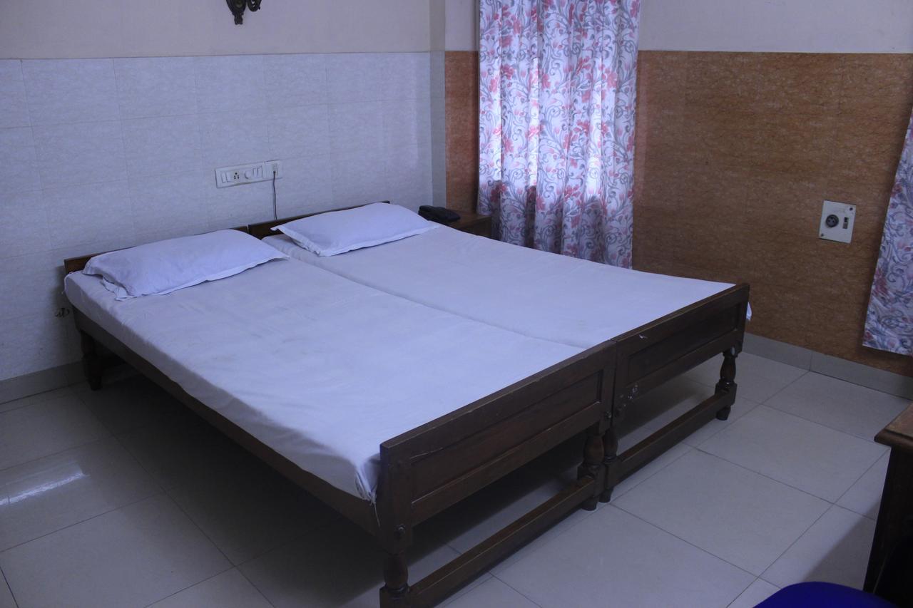 Hotel Sukhvas Thiruvananthapuram ภายนอก รูปภาพ