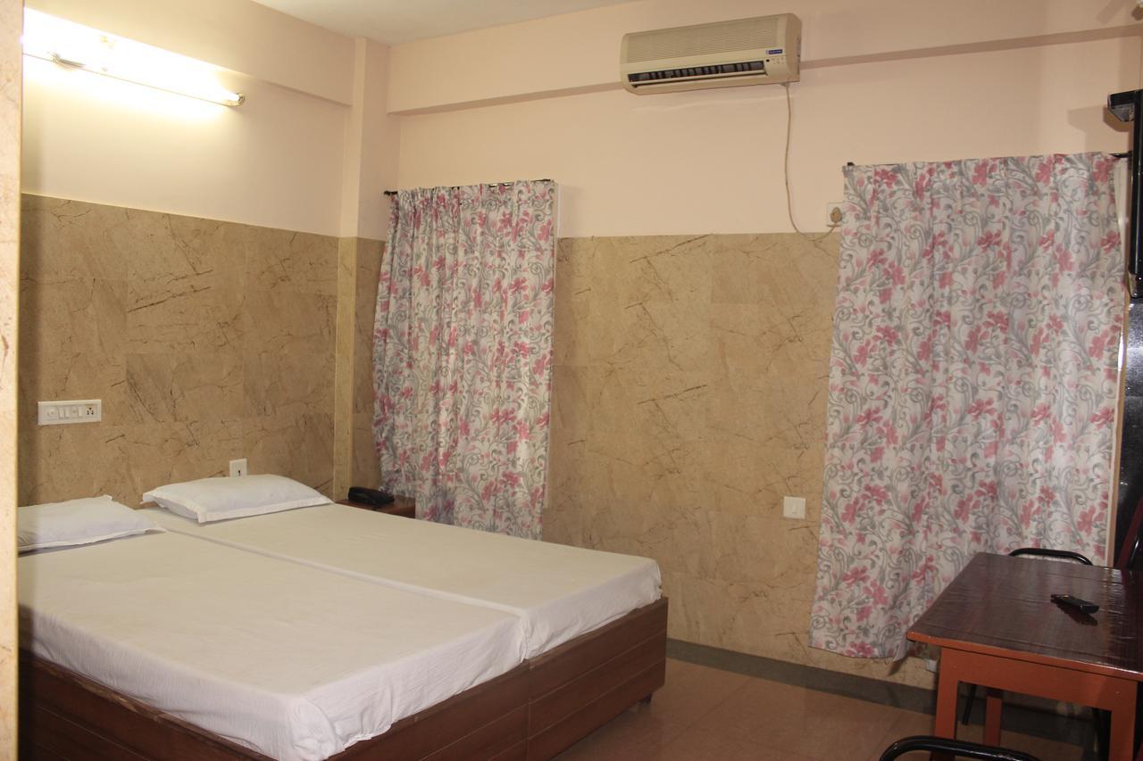 Hotel Sukhvas Thiruvananthapuram ภายนอก รูปภาพ