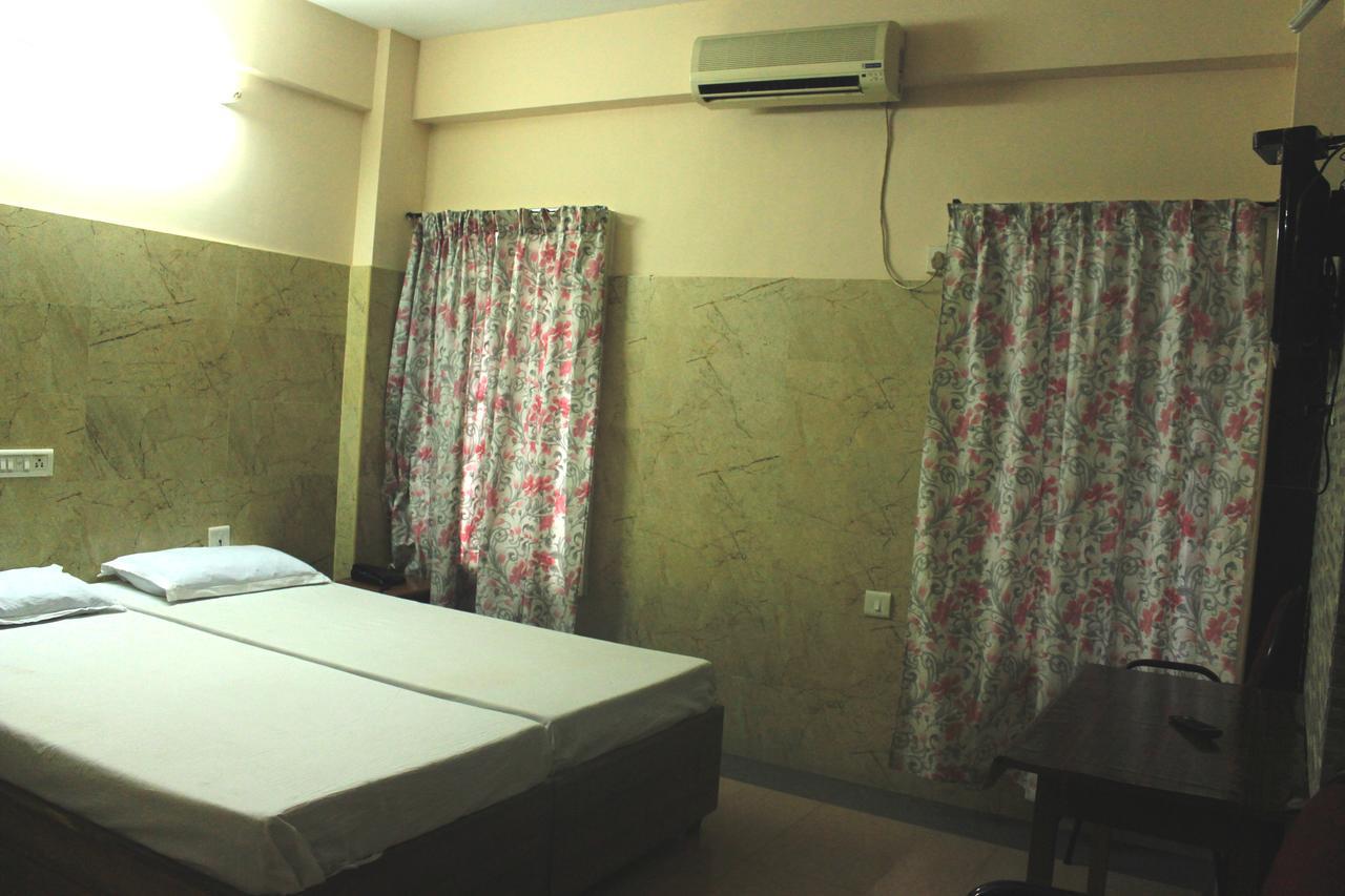 Hotel Sukhvas Thiruvananthapuram ภายนอก รูปภาพ